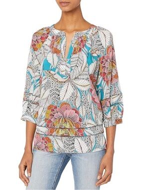 Trina Turk Light Hearted Silk Blouse Floral Boho Resort M Fit Flowy Drape